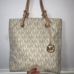 Micheal Kors Signature MK logo tote